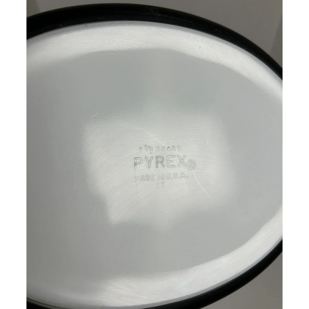 VTG Pyrex Black Snowflake Divided Oval Casserole Baking Dish w/Lid 1.5 Quart